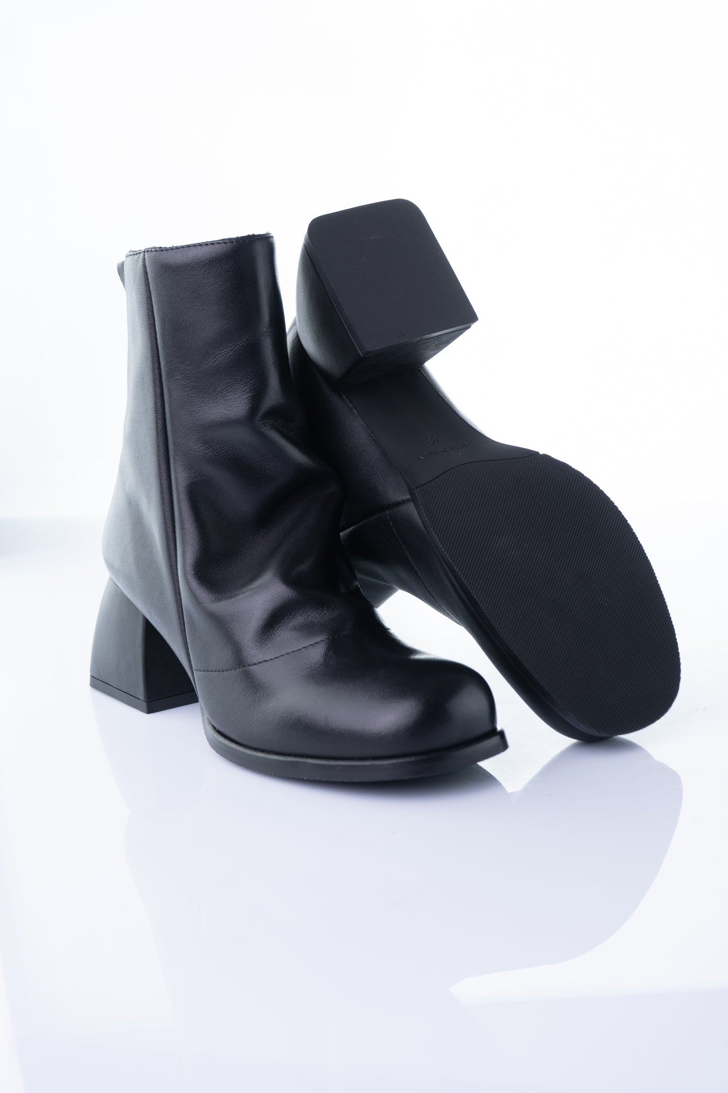 Nigata Nero – Soft Sculpted Mid-Heel Boot (Black)