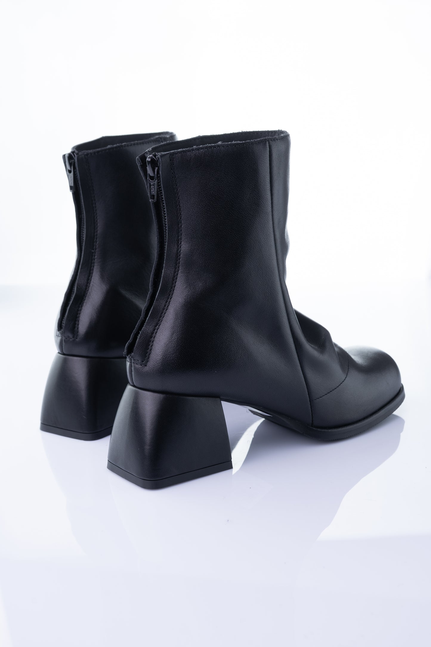 Nigata Nero – Soft Sculpted Mid-Heel Boot (Black)