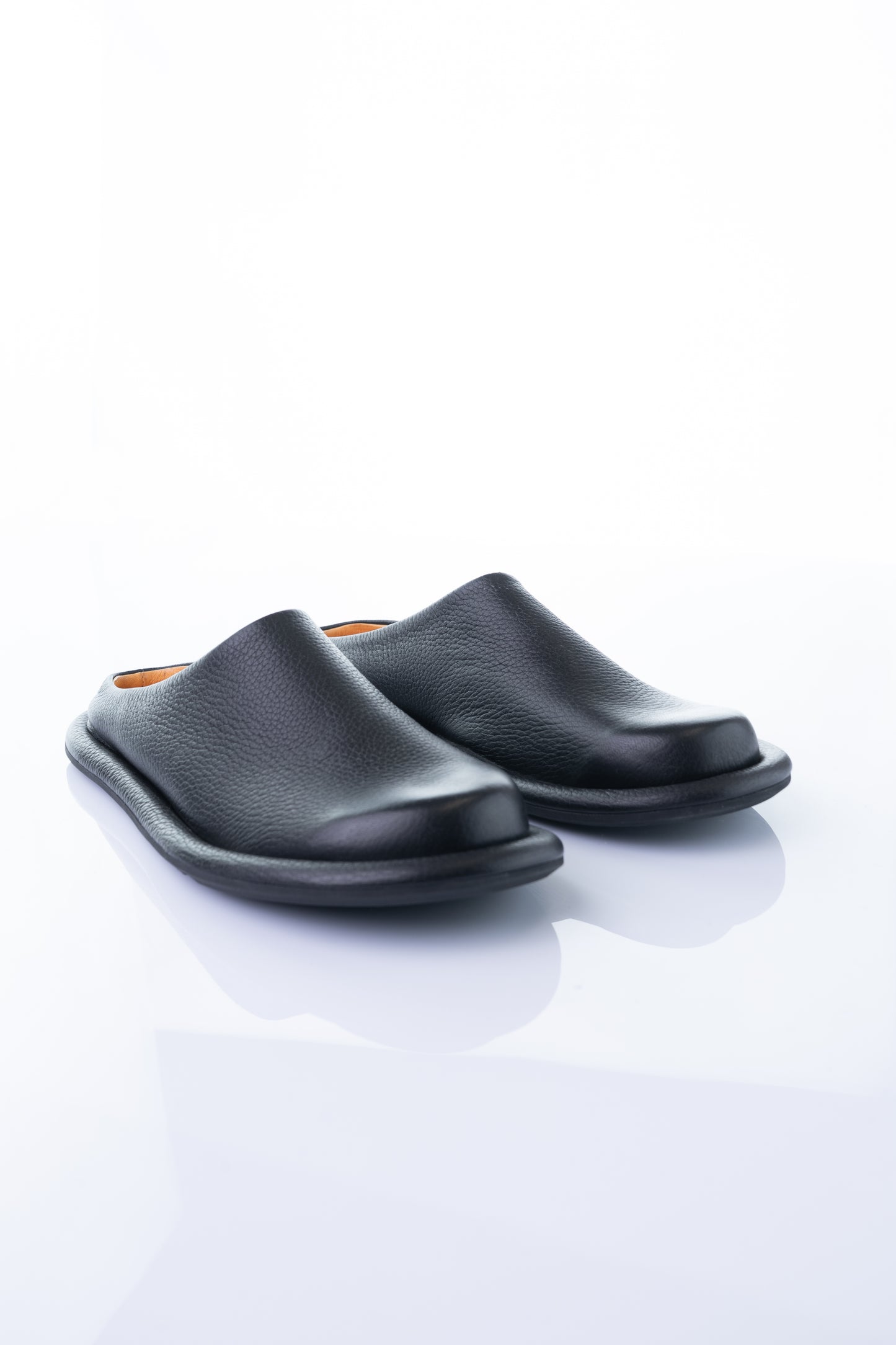 Taddeucci MONIO – Black Leather Minimalist Slipper