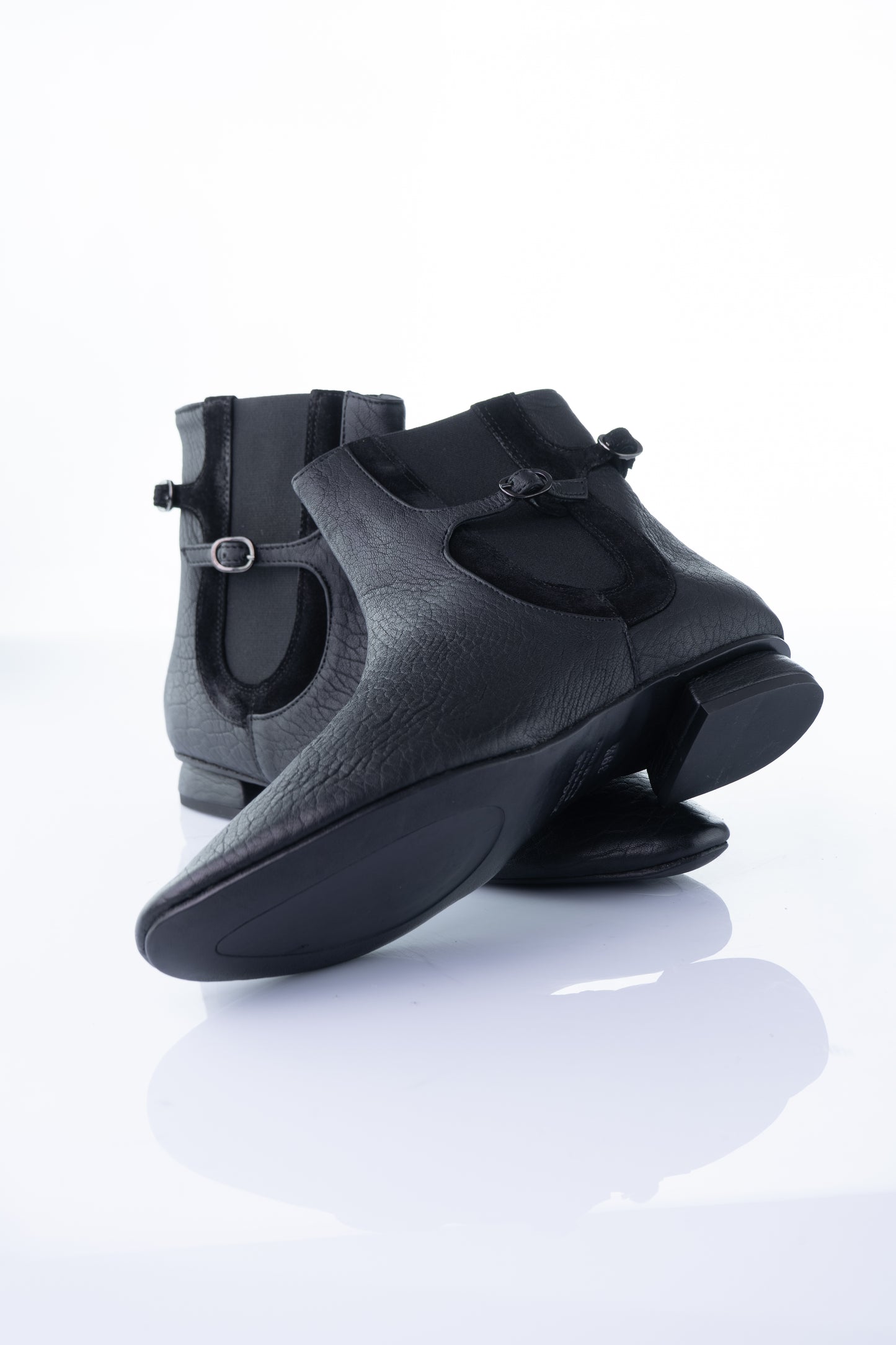 Kudetà 524102 – Black Cut-Out Buckle Ankle Boot