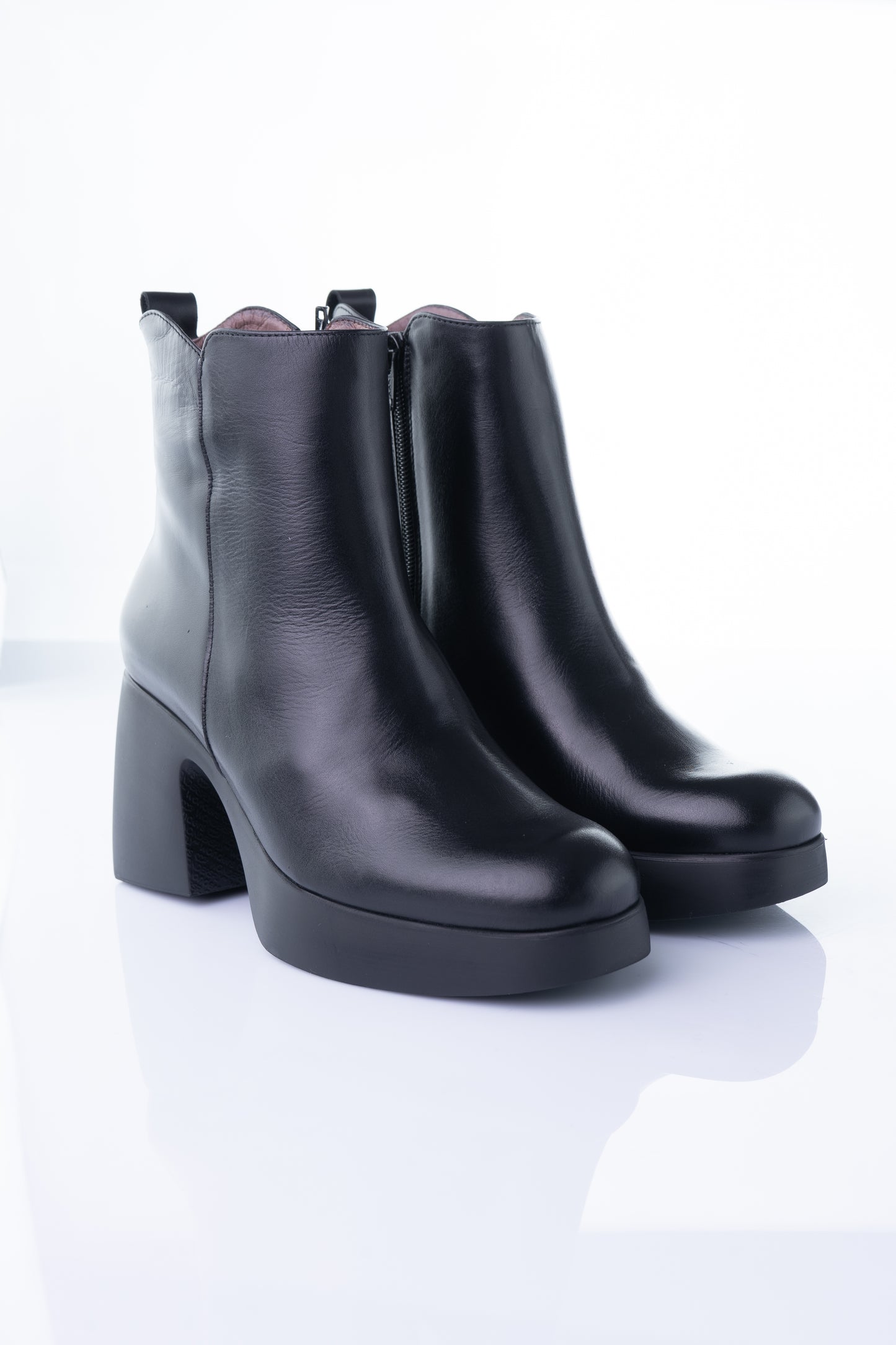Wonders H-4981 – Black Leather Platform Heel Boot