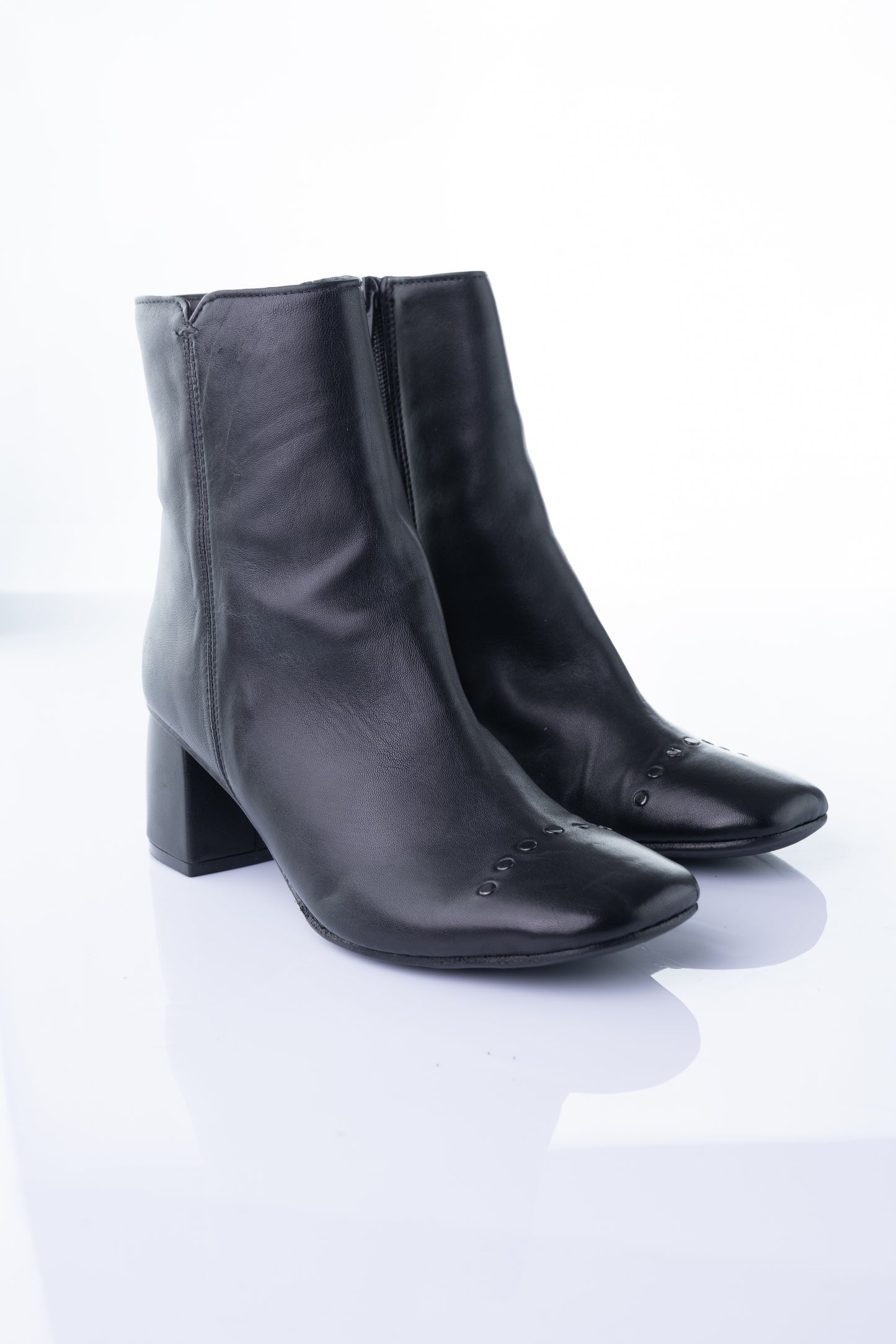 Kudetà 524702 – Black Mid-Heel Leather Boot