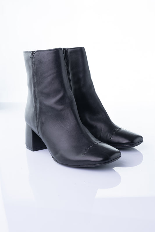 Kudetà 524702 – Black Mid-Heel Leather Boot