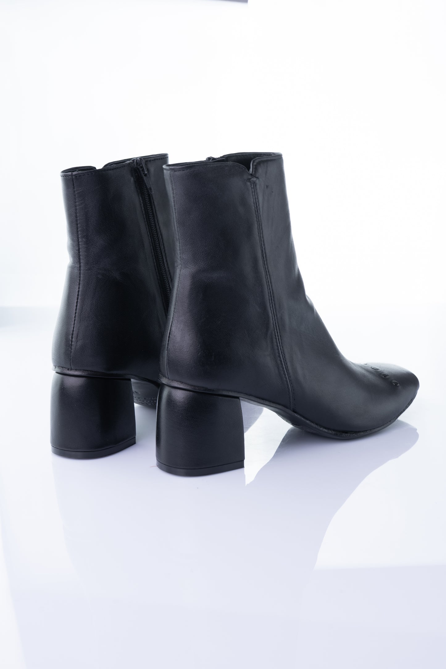 Kudetà 524702 – Black Mid-Heel Leather Boot