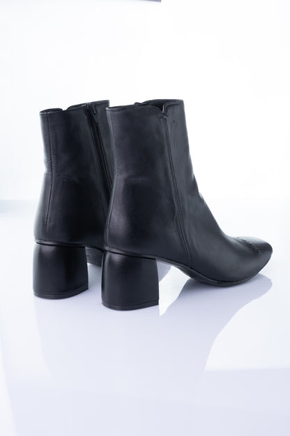Kudetà 524702 – Black Mid-Heel Leather Boot